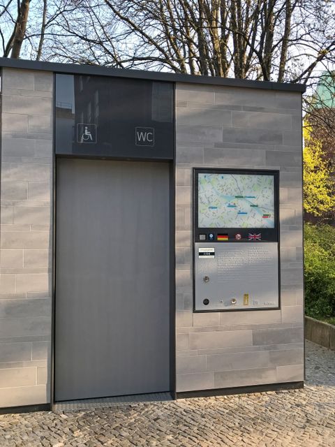 Bildvergrößerung: Berliner Toilette Standort: Rungestraße, Nähe Am Köllnischen Park 