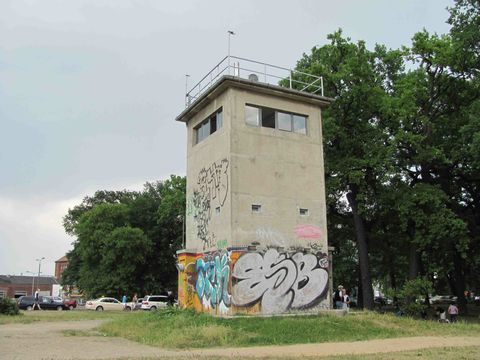 Grenzwachturm der Berliner Mauer