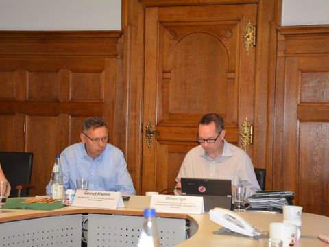 Bildvergrößerung: Bezirksbürgermeister Igel und Stadtrat Klemm bei der Pressekonferenz Demografiekonzept