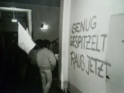 Schwarz-Weiß-Fotografie Stasi-Zentrale, Januar 1990