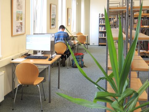 Computer in der Bibliothek