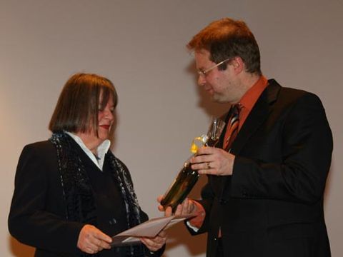 Christel Pisarek mit Bezirksstadtrat Marc Schulte bei der 4. Preisverleihung Frauen in Verantwortung 2010