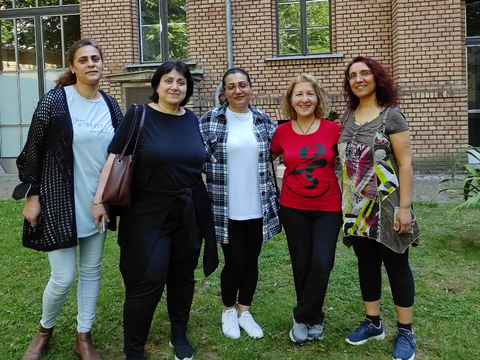 Kursleiterin Dr. Ayşe Dayı mit Frauengruppe