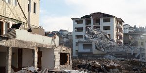 Häuserruinen nach einem Erdbeben in der Türkei