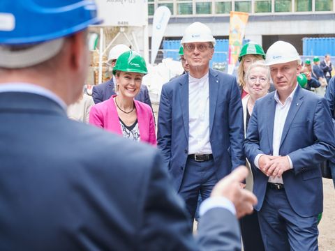 Neubautour mit dem Regierenden Bürgermeister Wegner