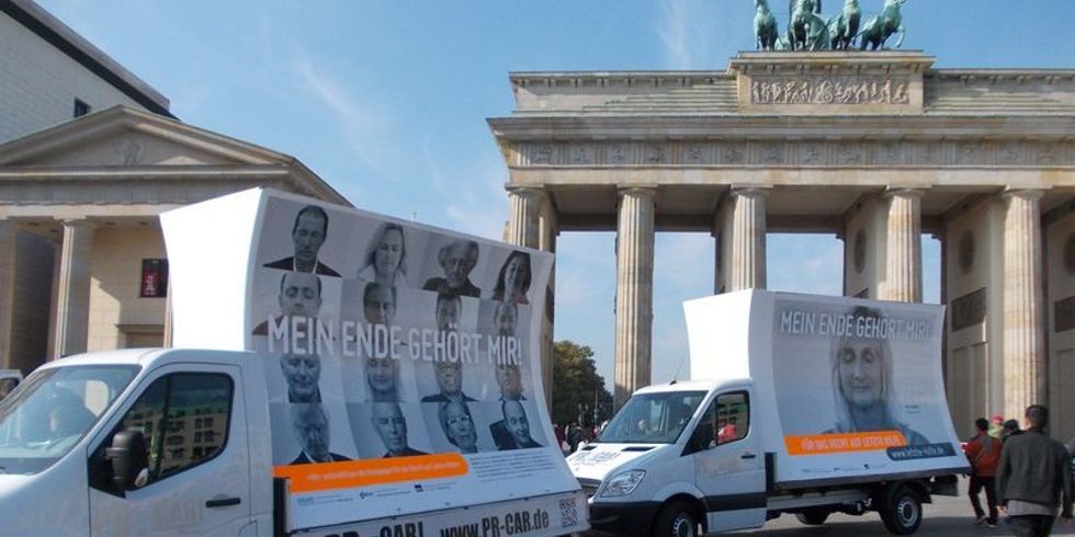 Kampagnen-Auftakt mit PR-Cars vor dem Brandenburger Tor