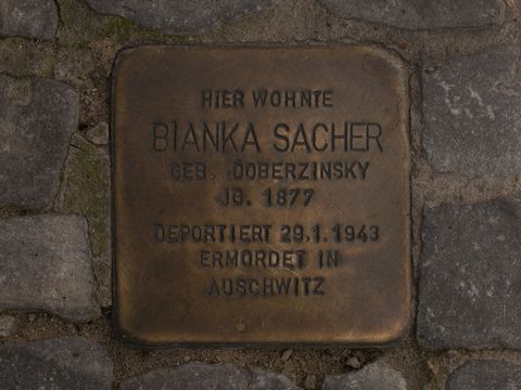 Stolperstein Bianka Sacher, Foto: A. Bukschat & C. Flegel, 03.10.2012