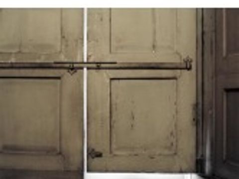 Bildvergrößerung: Hier sehen Sie eine Fotografie von Türen mit Lichteinwurf