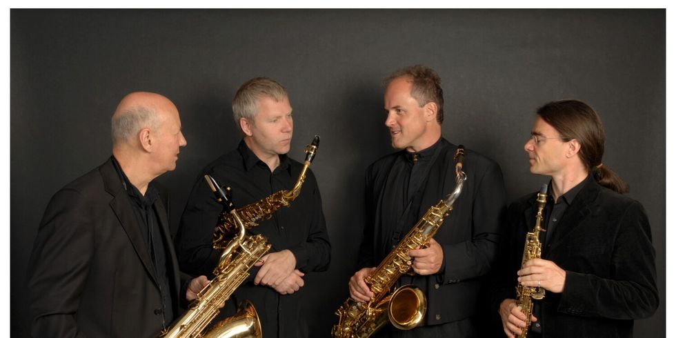 Das Berliner Saxophon Quartett spielt ein Konzert.