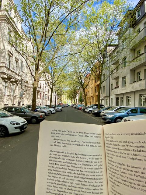 Bildvergrößerung: Buch auf in der Muthesiusstraße
