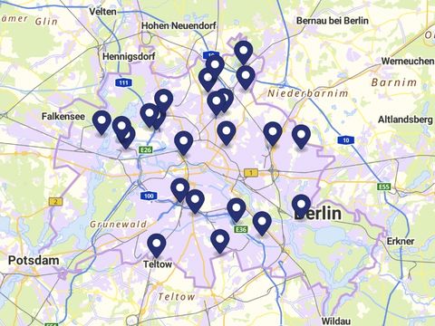 Auf dem Bild ist eine Standortkarte von Berlin zu sehen. Per Pin sind die Neubauprojekte markiert.