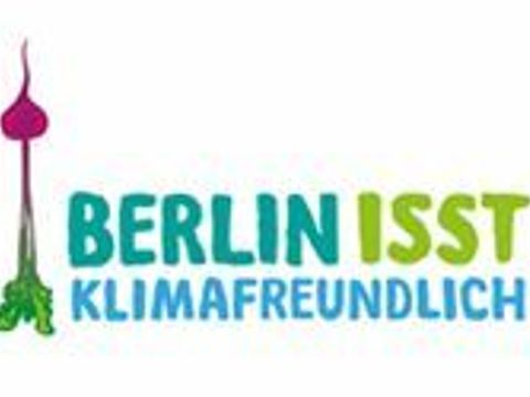 Logo: Neben einem auf dem Kopf stehenden Radieschen, das an den Fernshturm erinnert steht in grün und blai der Text "Berlin isst klimafreundlich"