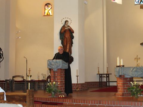 Bildvergrößerung: Pfarrer Scheele in der Pfarrkirche St. Marien