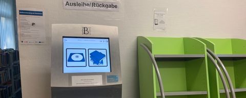 Ausleih- und Rückgabe-Automat in der Stadtteilbibliothek Frohnau
