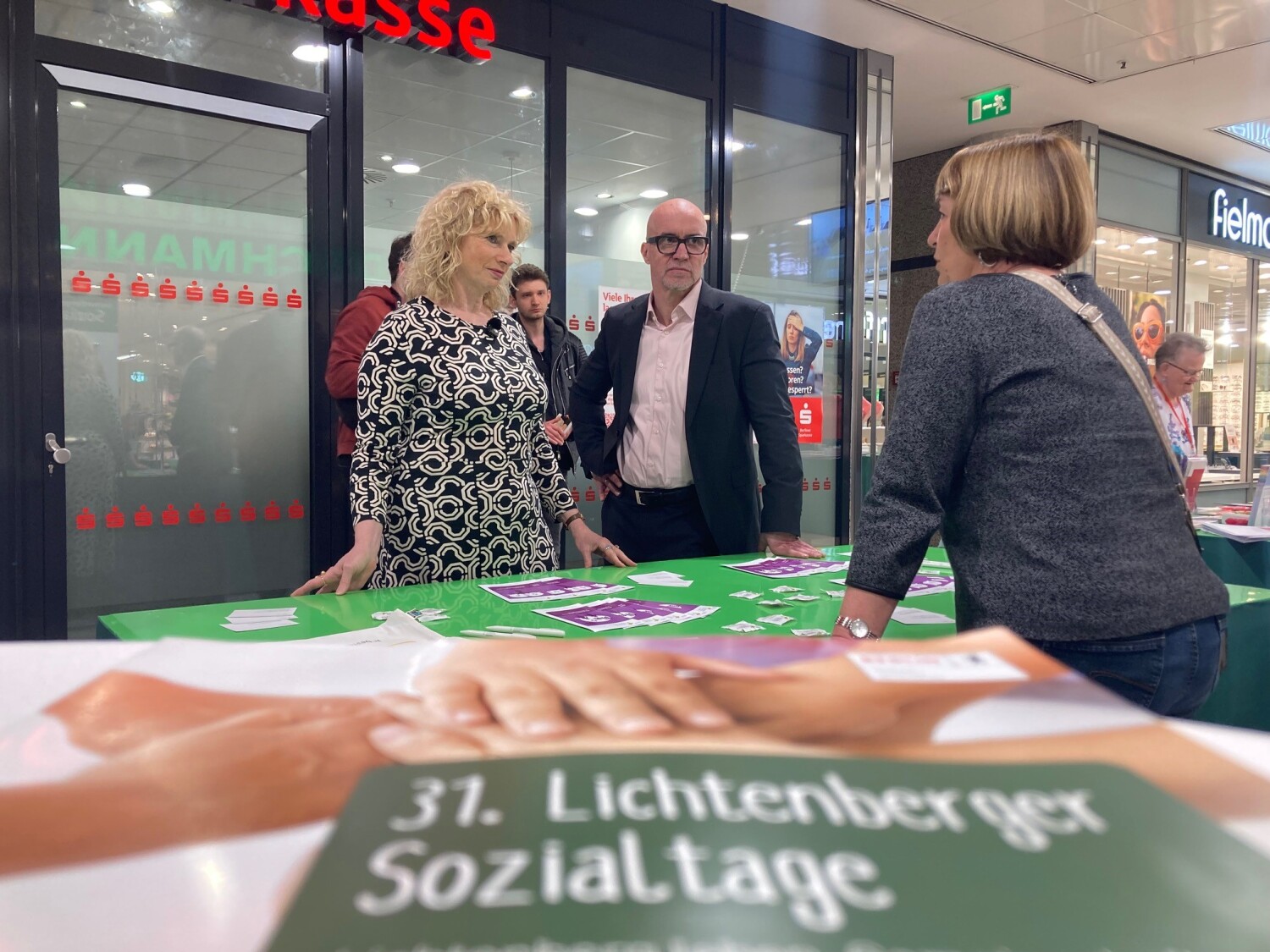 Frank-Michael Süß und Dr. Catrin Gocksch im Gespräch mit Kathrin Häselbarth von der Immanuel Beratung Lichtenberg.