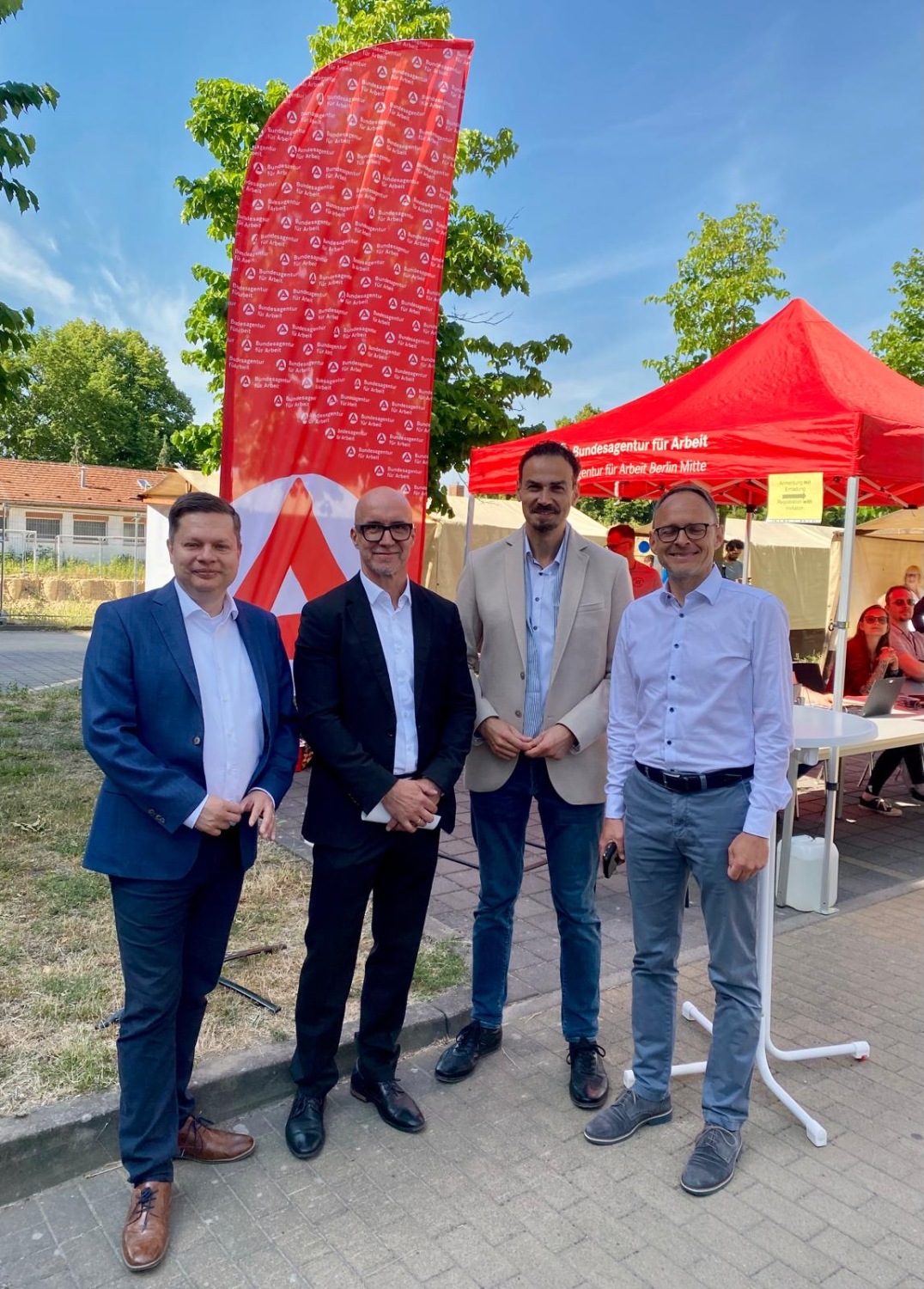 v.l.n.r.: Martin Schaefer, Bezirksbürgermeister von Berlin Lichtenberg; Frank-Michael Süß, Geschäftsführer des Jobcenter Berlin Lichtenberg; Burhan Cetinkaya, Leiter der Wirtschaftsförderung des Bezirksamtes Berlin-Lichtenberg ; Mathias Lemcke, Geschäftsführer Operativ der Agentur für Arbeit Berlin Mitte