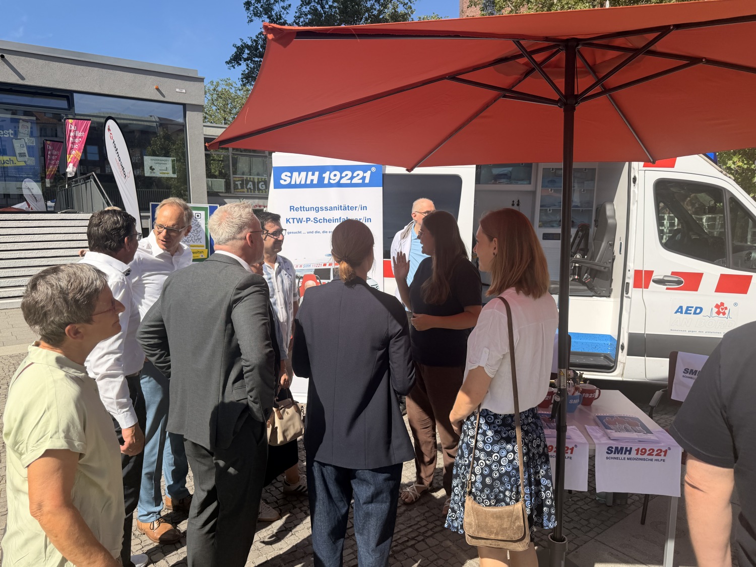 Presserundgang am Stand von SMH Krankentransport GmbH