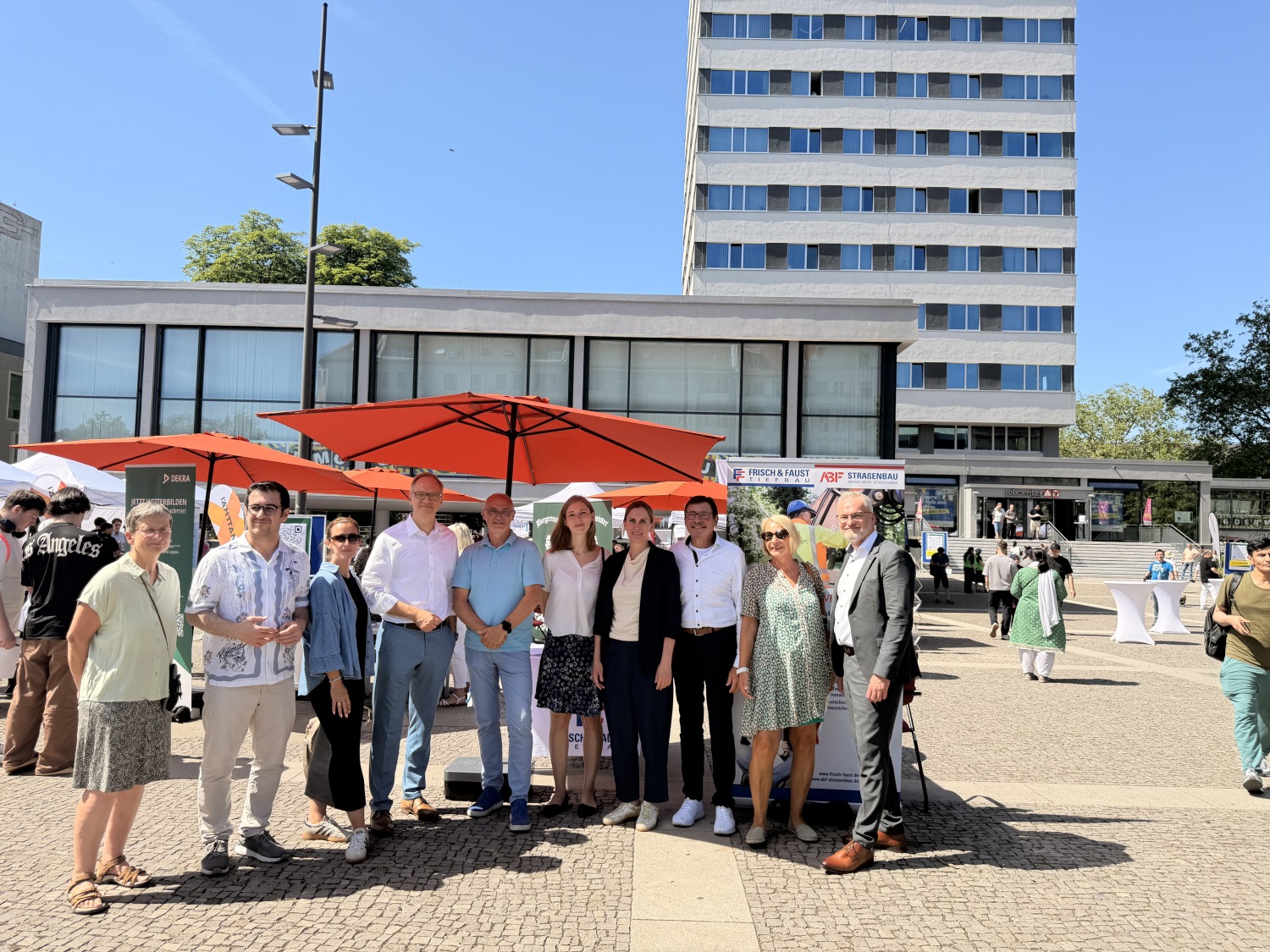 Presserundgang am Stand von Frisch und Faust Tiefbau GmbH