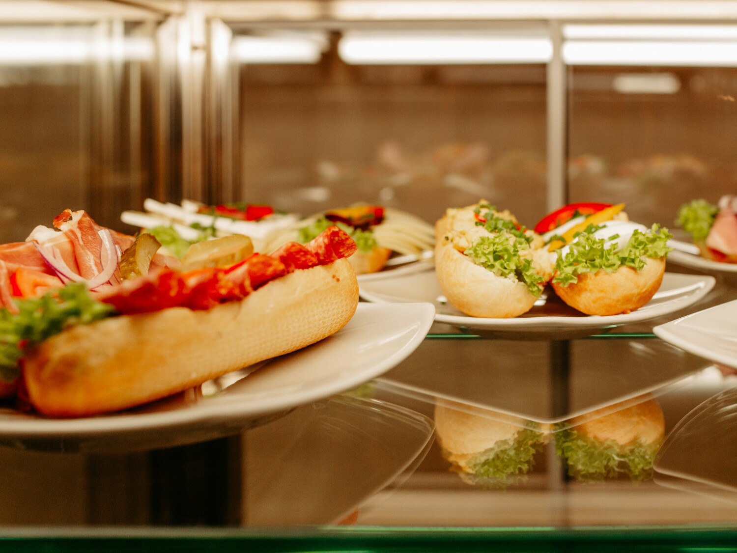 Teller mit Brötchen