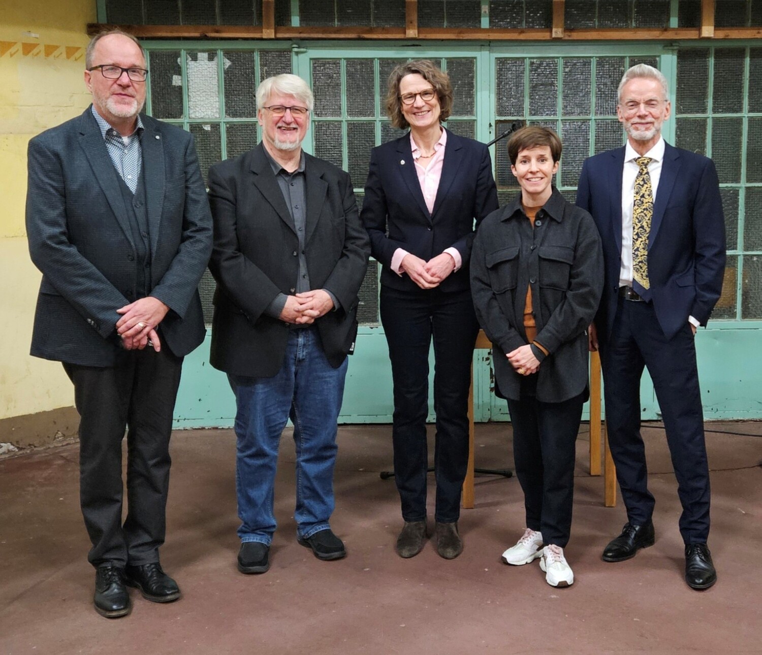 Pfarrer Spikermann, Pfarrer Kanzler-Stegmann, Kirchenpräsidentin Prof. Dr. Tietz, Vollzugsleiterin der JSA J. Schmid, Vollzugsleiter und stellv. Anstaltsleiter der JVA Tegel A. Zierep