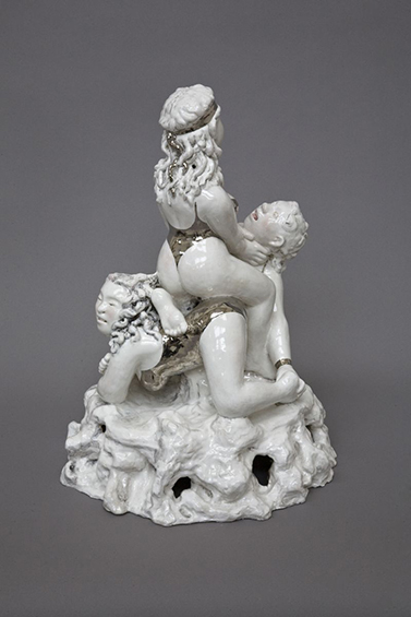 Caro Suerkemper · P4-2009 · gebrannter Ton, glasiert · Höhe 52 cm · 2009