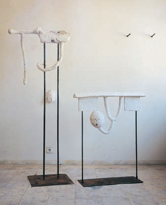 Henry Stöcker: Paar, 2009, Gips und Metall, 180 x 110 x 40 cm