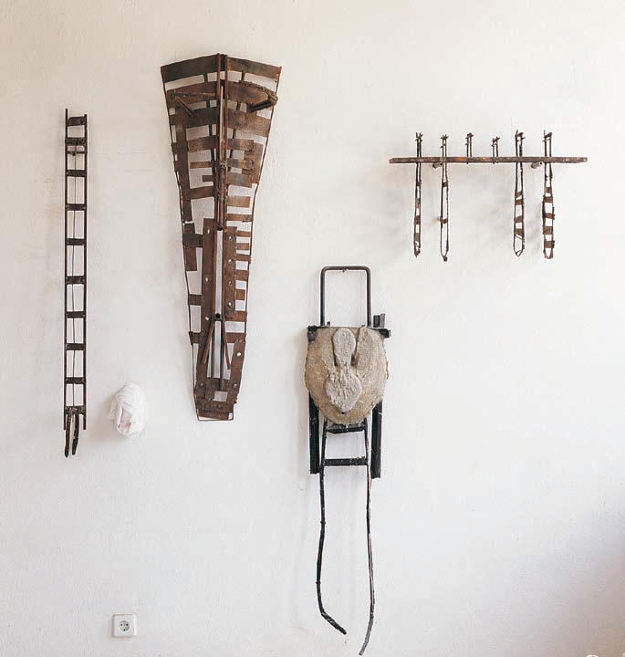 Henry Stöcker: Wandobjekte, 2008, Metall und Beton, 210 x 200 cm