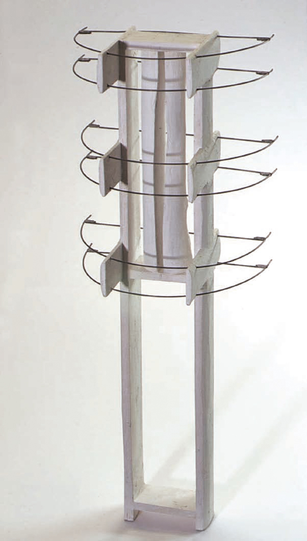 Norbert Poredda: Stele, 2007, Holz, Draht, 55 cm