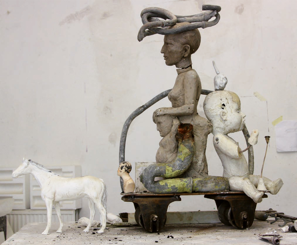 Thomas K. Müller: Tisch für Hilbig, 2009, Arbeitszustand, verschiedene Materialien, 120 x 75 x 43 cm