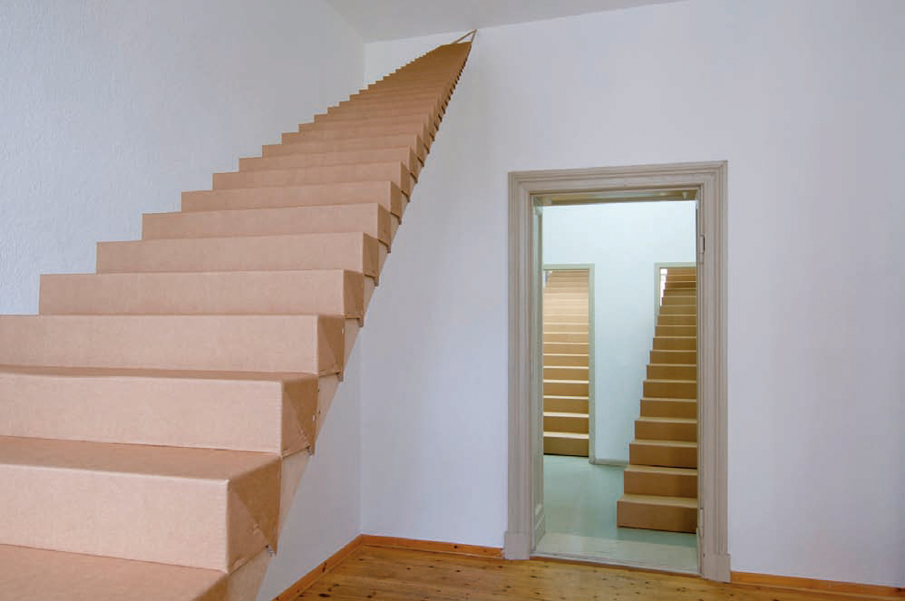 Veronike Hinsberg: 9 Punkte, 2008, Installation von neun Objekten aus Wellpappe und MDF, je 140 x 347 x 487 cm (Ausstellungsansichten: Jochen Wermann)