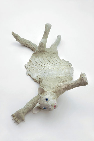 Marcus Wittmers: Von rechts nach links - Glück bringt's ∙ 2011 ∙ GFK und Lack ∙ 40 x 60 x 20 cm