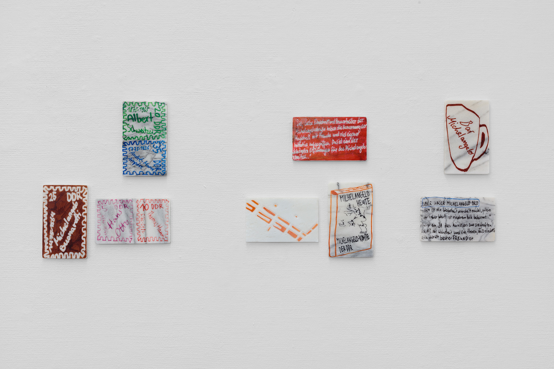 Lukas Liese · Renaissance-Problem · 2021 · Marmor und Permanent Marker · 8 Teile, je 20 x 12 cm