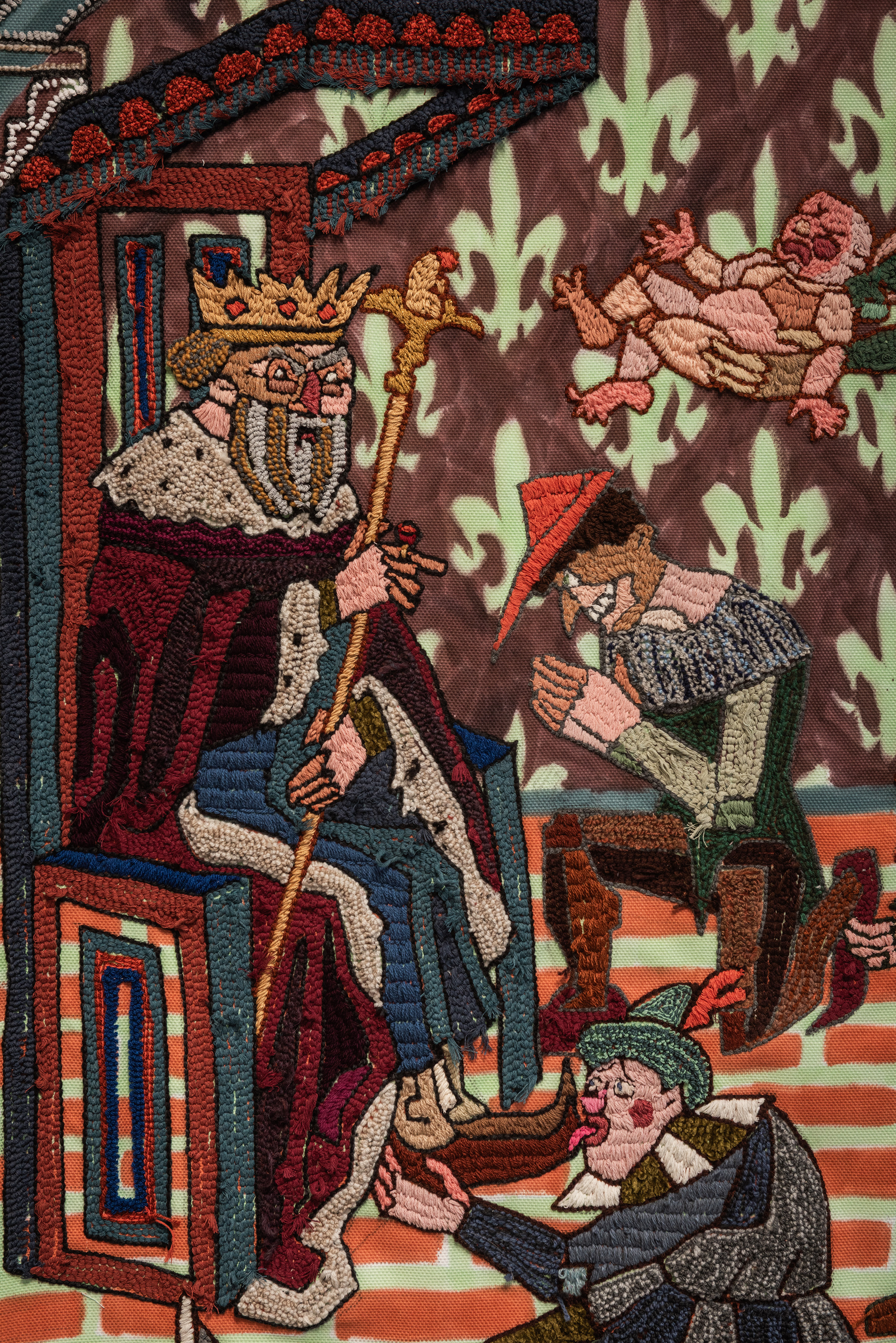 Lillian Morrissey, Paying Tribute to the King, 2025, Stickerei und Mixed Media auf Panama-Baumwolle