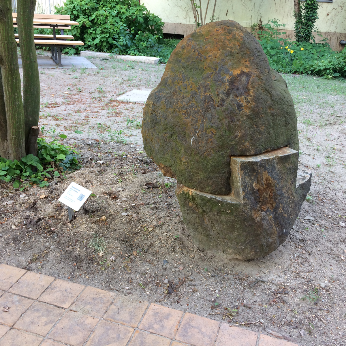 Christoph Mertens: Canto Rodado II, 1996, Granit, 120 x 90 x 80 cm