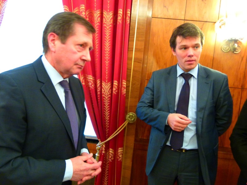 S.E. Botschafter der Russischen Föderation Wladimir Grinin (links) und Alexey Mishin