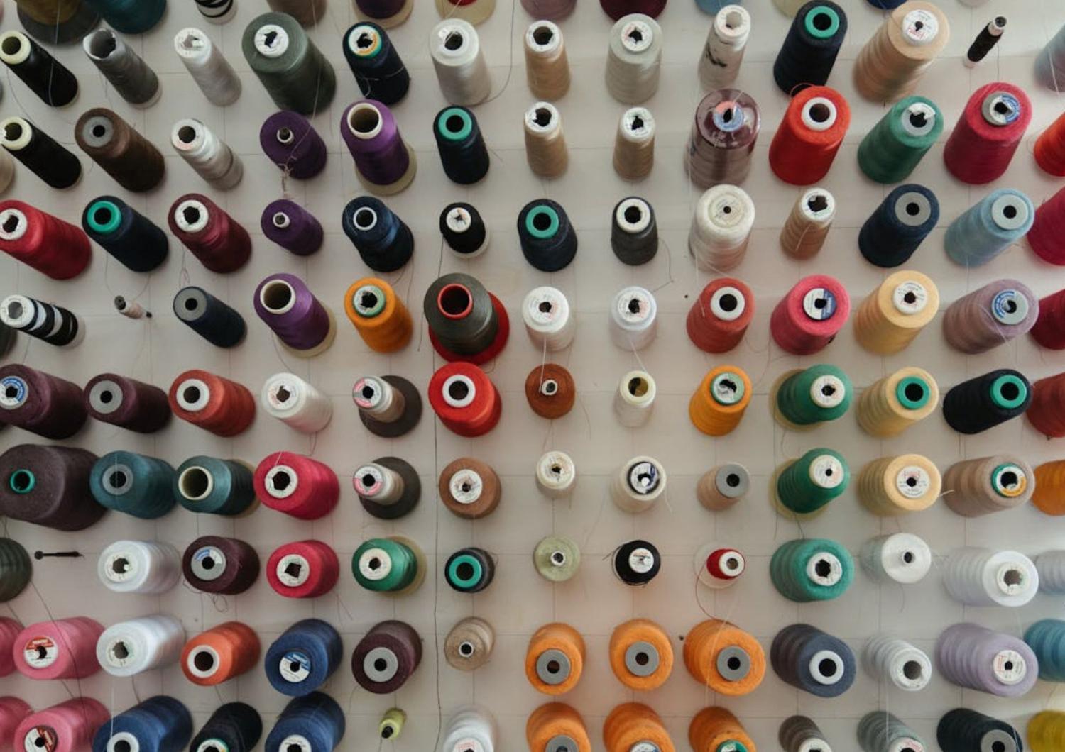 buntes Garn für Stickmaschinen