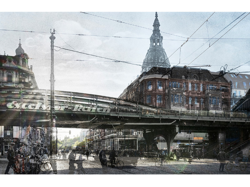 Michael Wesely mit Historischer Postkarte: Eberswalder Straße Ecke Schönhauser Allee, Berlin-Prenzlauer Berg 1920/2025 