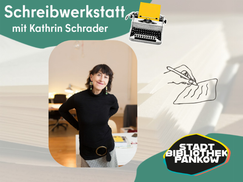 Foto der Autorin im Büro. Sie trägt einen Schwazen Pulli, einen großen Gürtel und gemusterten Rock und lächelt in die Kamera.