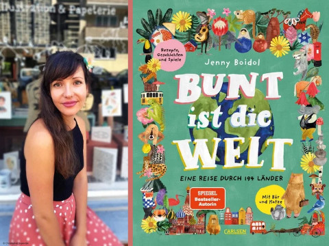 Jenny Boidol (Frau mit langen dunklen Haaren und rotem gepunktetem Kleid) sitzt vor einem Bücherregal neben einem Buchcover mit dem Titel 'Bunt ist die Welt' von Jenny Boidol