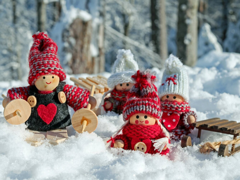 Weihnachtsdeko  im Kunstschnee