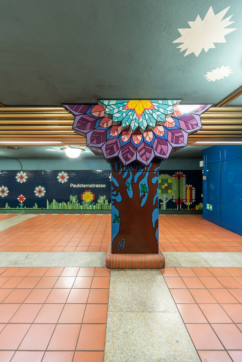 Baumpfeiler im U-Bahnhof Paulsternstrasse