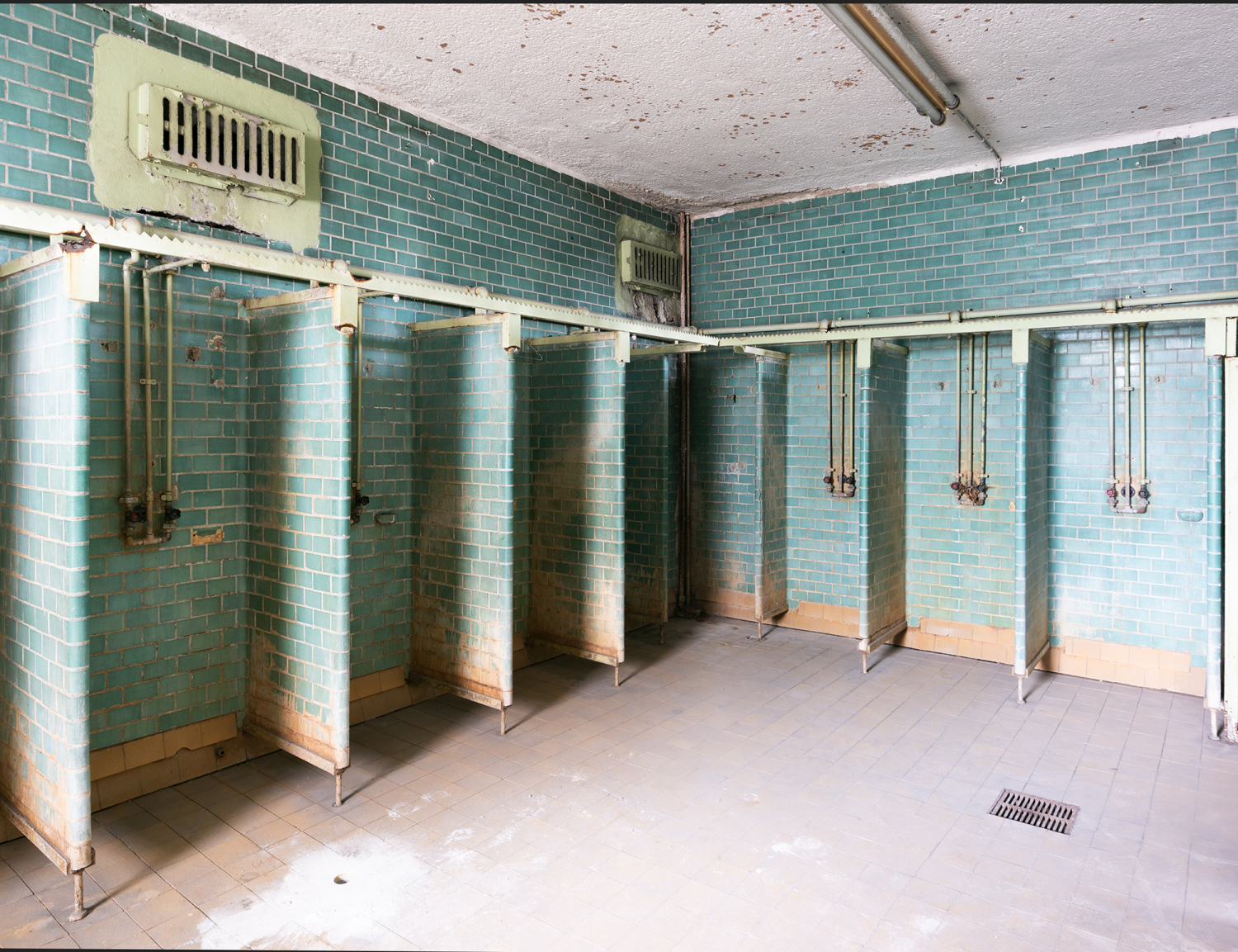 Stadtbad Lichtenberg (Hubertusbad), Gemeinschaftsduschen