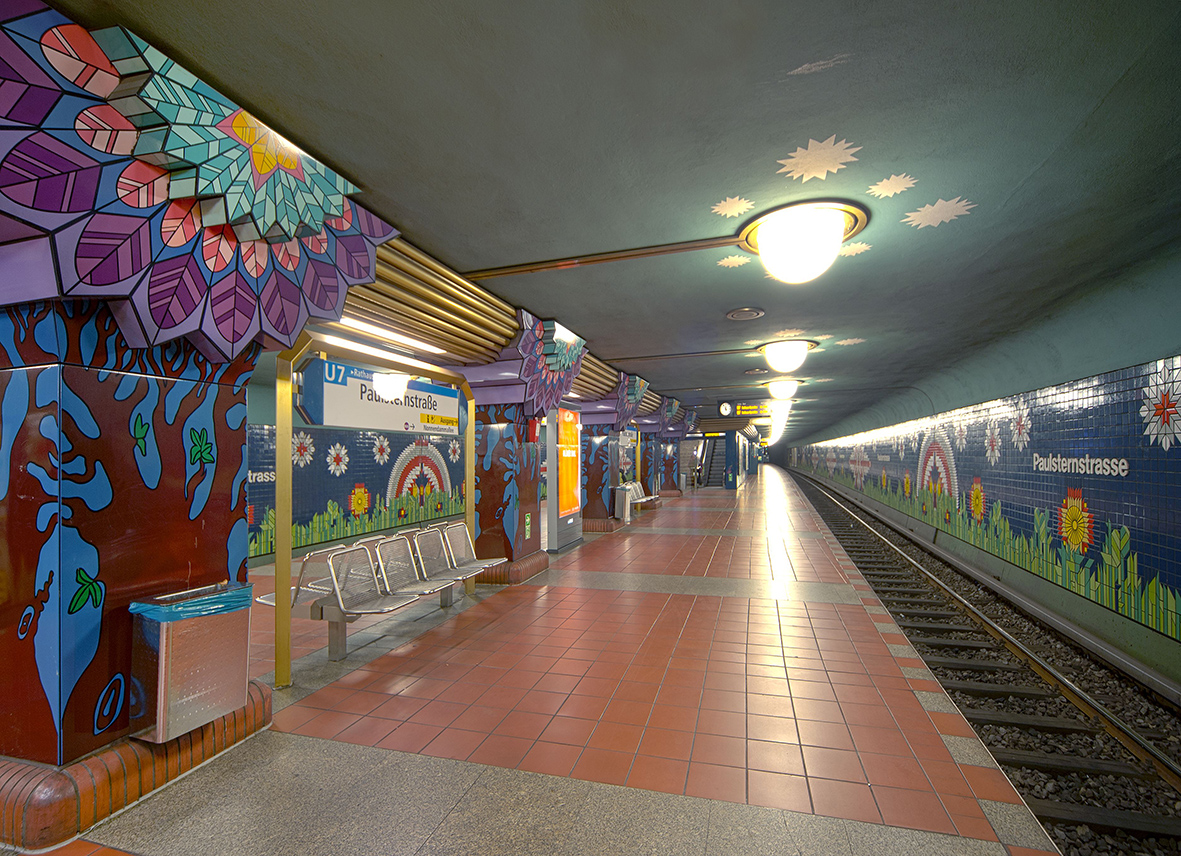 Bahnsteig im U-Bahnhof Paulsternstrasse