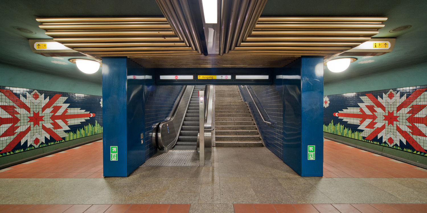Abgang in den U-Bahnhof Paulsternstrasse