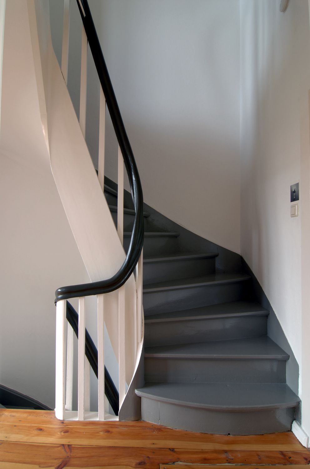 Treppenhaus eines Reihenhauses in der Großsiedlung Britz