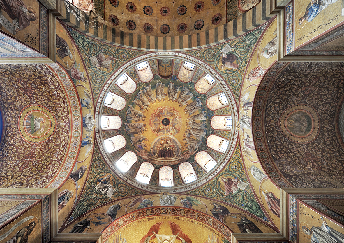 Blick in die Kuppel der Herz-Jesu-Kirche