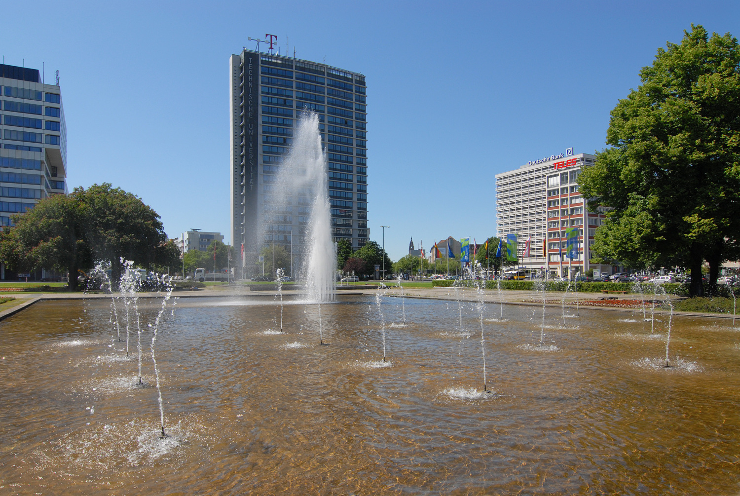 Ernst-Reuter-Platz mit Brunnenanlage