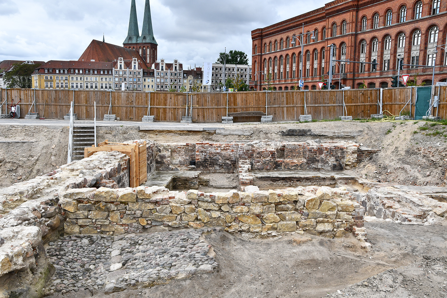 Grabung am Molkenmarkt: Blick in westliche Richtung auf den Steinkeller