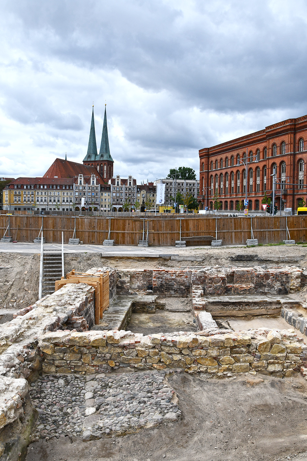 Grabung am Molkenmarkt: Blick in westliche Richtung auf den Steinkeller