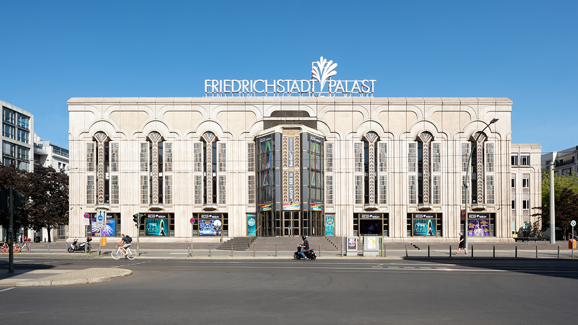 Friedrichstadt-Palast am Tag, Juli 2019